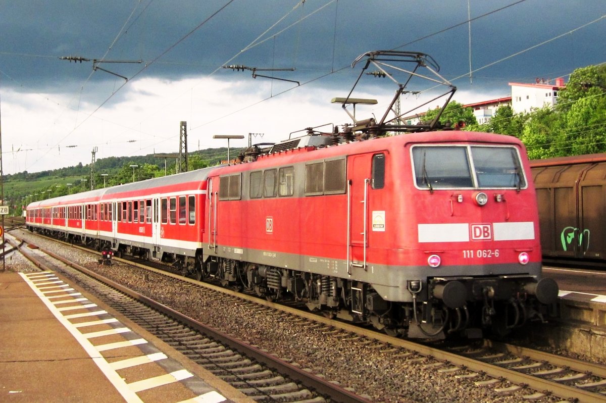 Am 29 Juni 2013 verlässt 111 062 Weil-am-Rhein.