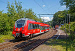Zwei gekoppelte Bombardier Talent 2 der DB Regio NRW durchfahren, als RE 9 - Rhein Sieg Express (RSX) Siegen - Kln - Aachen, am 15.07.2018 Scheuerfeld (Sieg).
