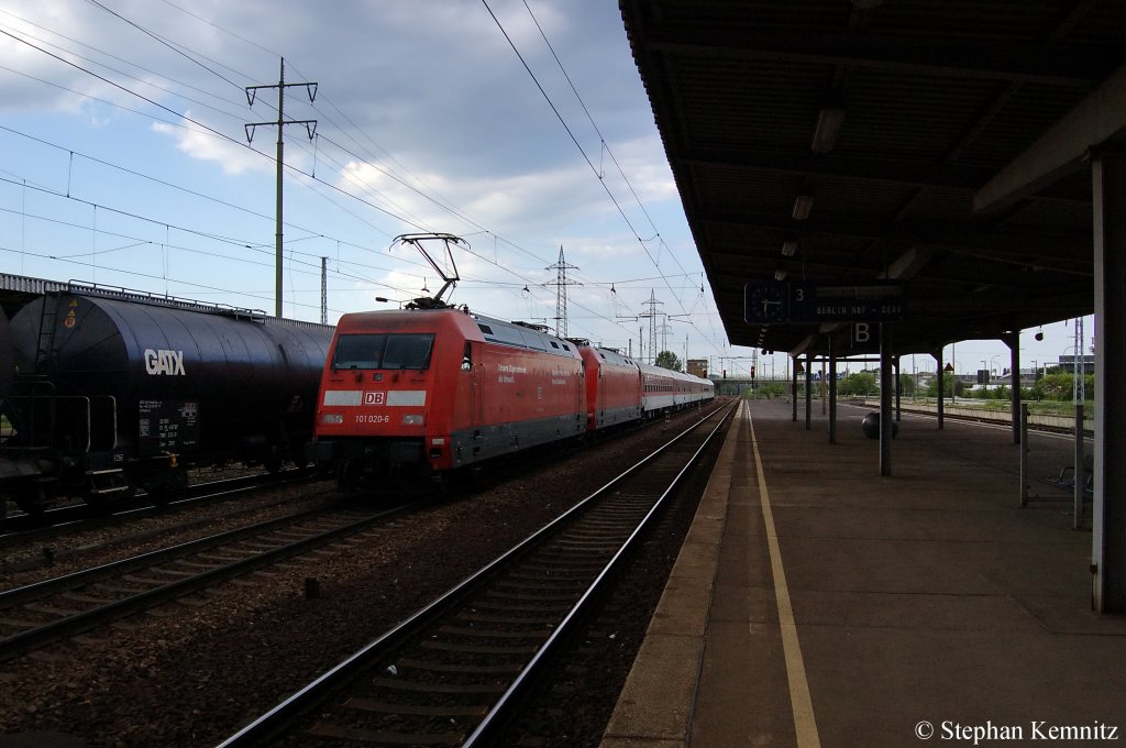 101 020-6 & 101 083-4 (Kalt) mit der CNL 450 Leergarnitur von Berlin S�dkreuz nach Paris Est in Berlin-Sch�nefeld Flughafen auf dem Weg nach Berlin S�dkreuz. 19.05.2011
