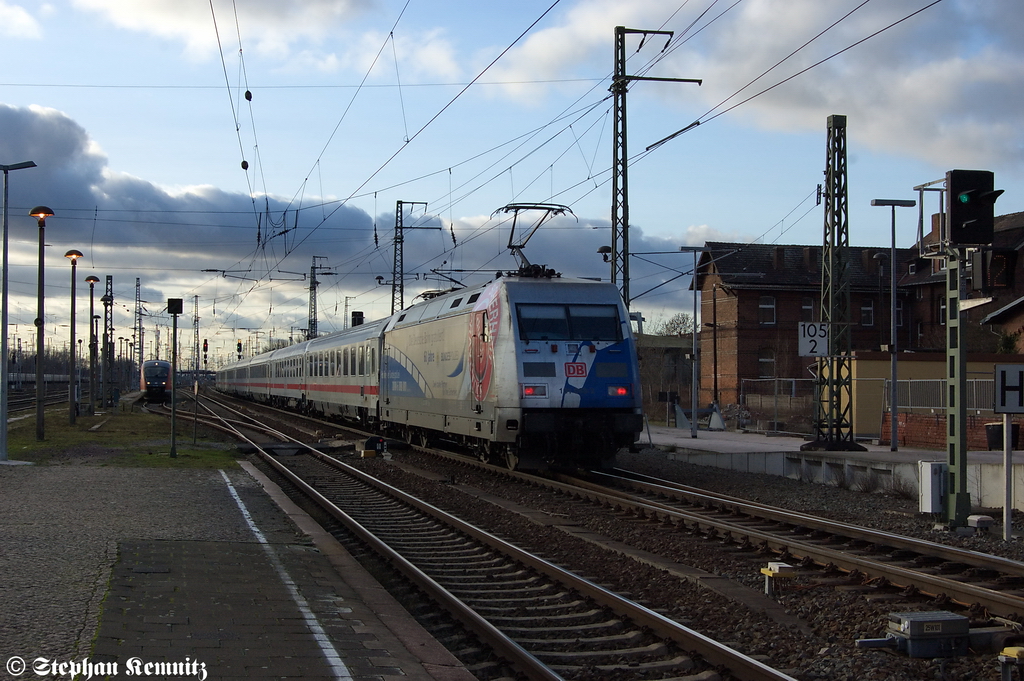 101 060-2  60 Jahre Bundespolizei  mit dem IC 2385 von Berlin S�dkreuz nach Karlsruhe Hbf in Stendal. 06.01.2012