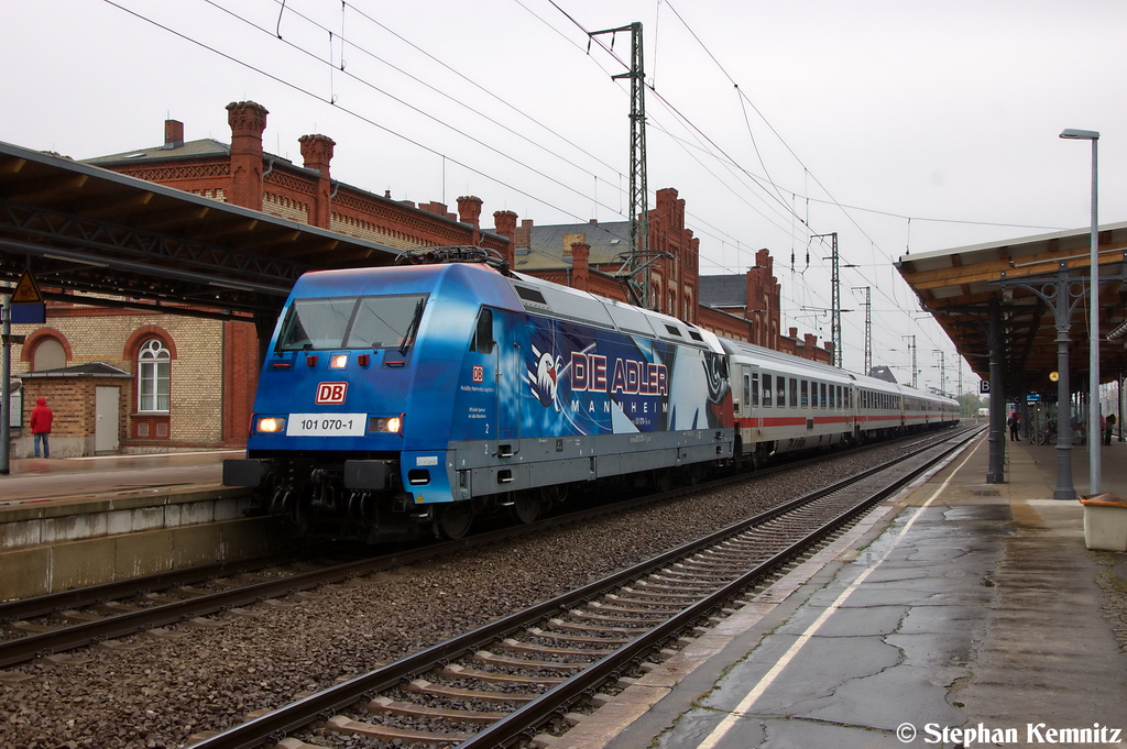 101 070-1  Die Adler Mannheim  mit dem IC 1923 von Berlin S�dkreuz nach K�ln Hbf in Stendal. 12.10.2012