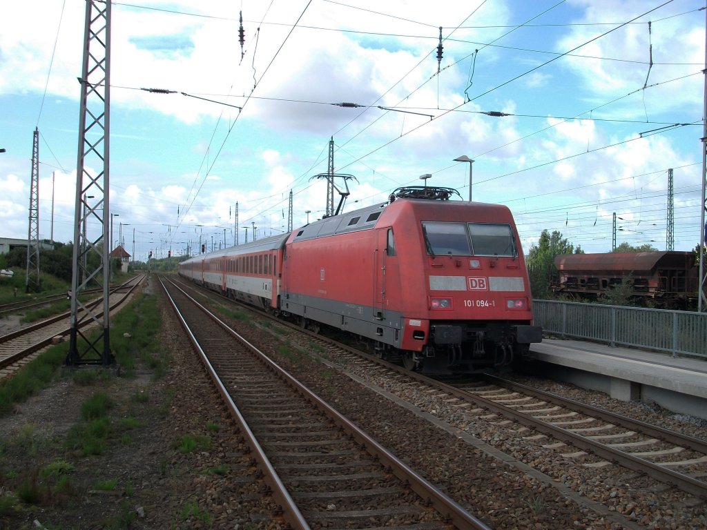 101 094 lief am 19.August 2010 im Abschnitt Binz-Stralsund im EC 379 Binz-Brno als Schlu�lok mit.W�hrend 115 346 in Stralsund blieb �bernahm 101 094 den Zug und brachte diesen bis Dresden.