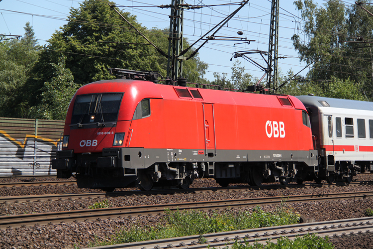 1016 039-8 mit IC 2190 von Frankfurt(Main)Hbf nach Westerland(Sylt)bei der Einfahrt im Bahnhof Hamburg-Harburg(04.06.2011)