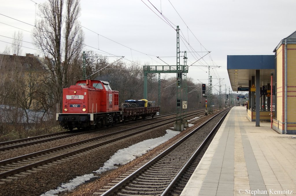 102 (204 761-1) MEG ex DR 114 761-0 mit einem Arbeitszug in Berlin Jungfernheide in Richtung Berlin Beusselstra�e. 12.01.2011