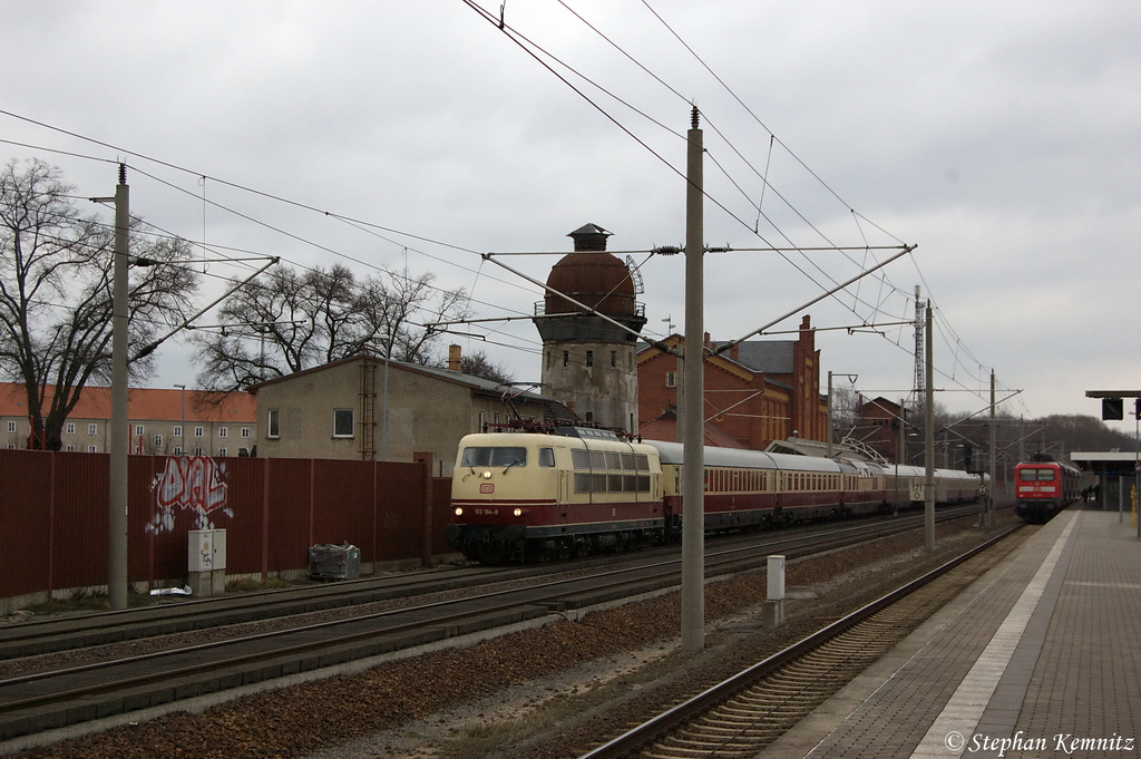 103 184-8 DB Museum mit dem TEE 9 von Dresden nach Koblenz ber Berlin. Hier bei der Durchfahrt in Rathenow. 14.03.2012