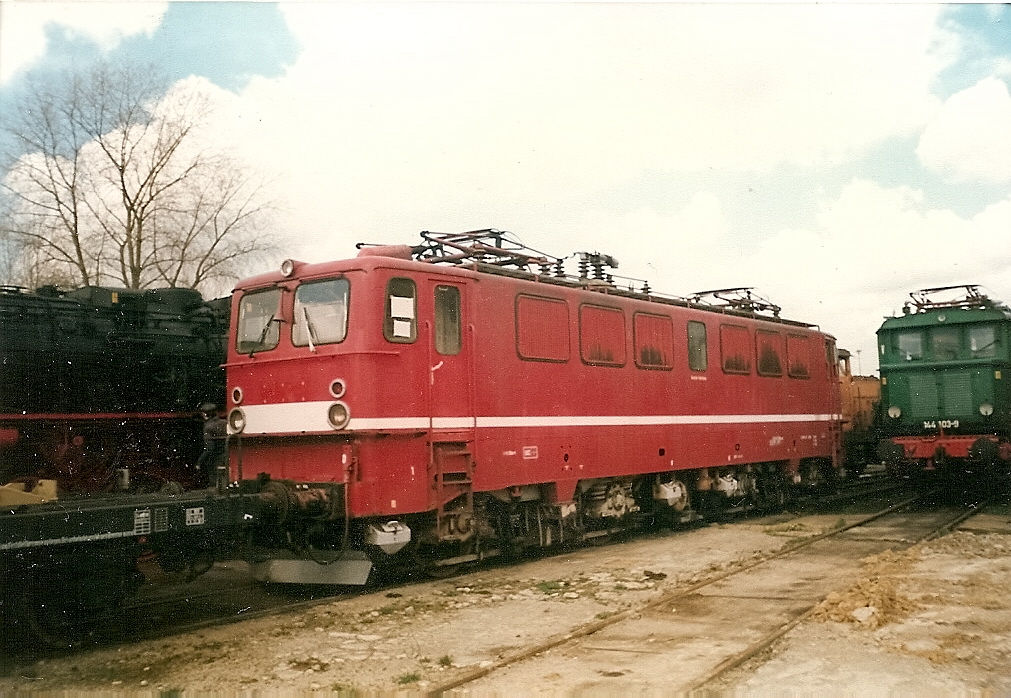 109 im Bh Rostock ohne Nummernschild,es m��te sich um 109 078 handelt bevor die Lok nach Schwerin ins dortige Eisenbahnmuseum ging.