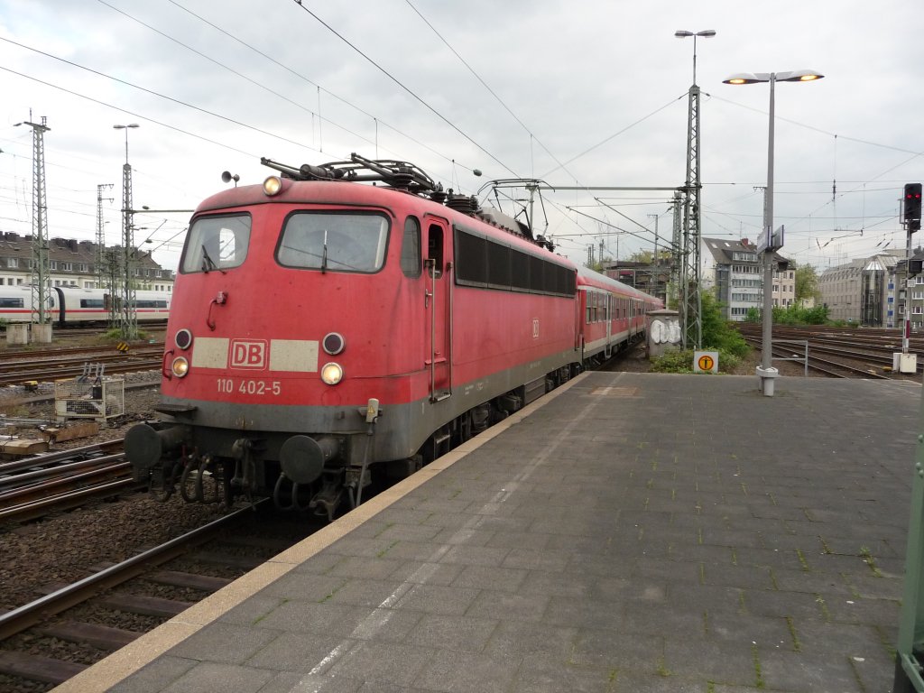 110 402 erreicht am 03.05.2012 den D�sseldorfer Hauptbahnhof.