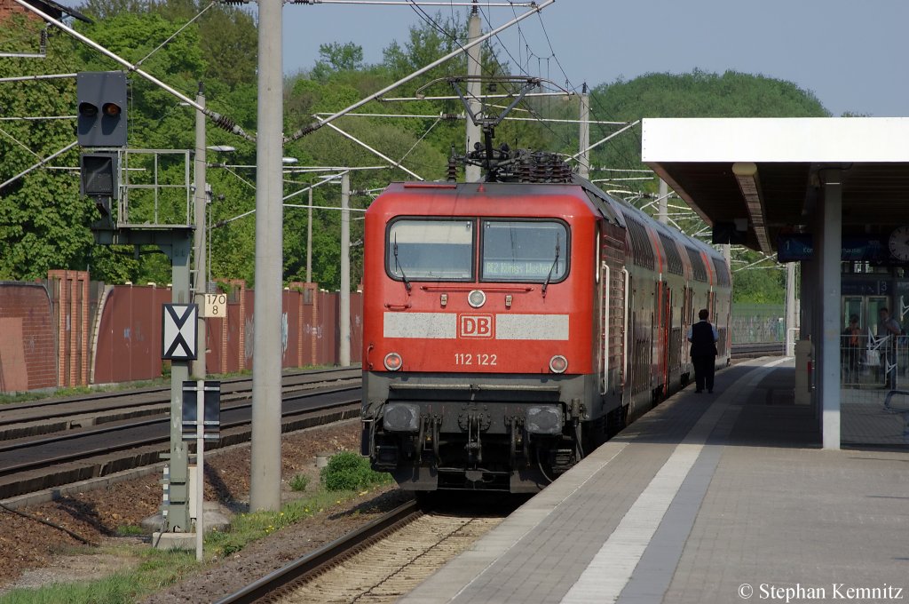 112 122 mit dem RE2(RE 37413) nach K�nigs Wusterhausen in Rathenow. 29.04.2011