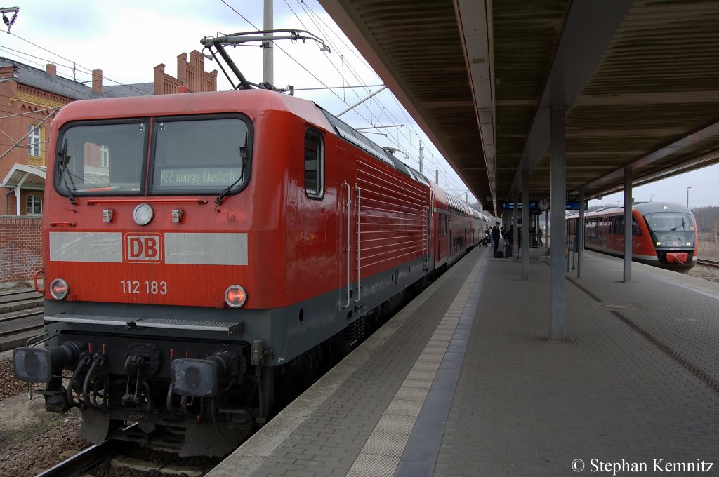 112 183 mit dem RE2 (RE 37383) nach K�nigs Wusterhausen in Rathenow. 25.03.2011