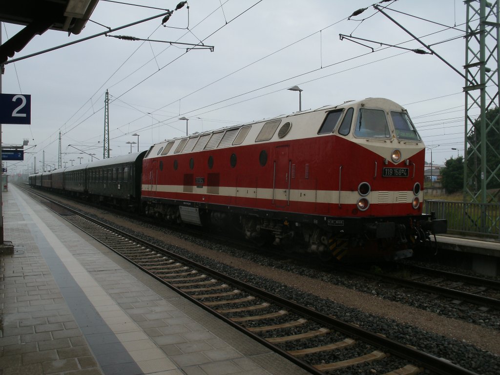 119 158-4 stellte den St�rtebekersonderzug nach der Ankunft in Bergen/R�gen,am 29.Juni 2013,ab und fuhr anschlie�end zum Tanken nach Mukran.