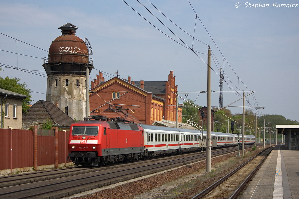 120 126-8 mit dem IC 144 von Berlin Ostbahnhof nach Amsterdam Centraal in Rathenow. 07.05.2013