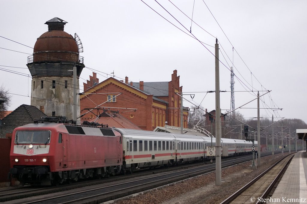 120 155-7 mit dem IC 1215 von Berlin S�dkreuz nach Stuttgart in Rathenow. 18.03.2011