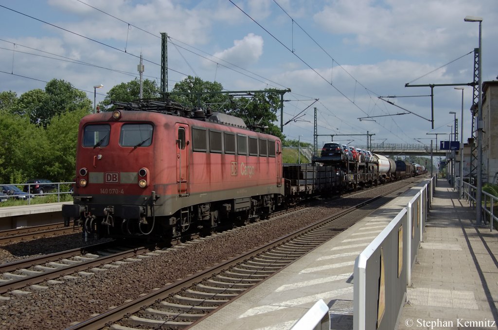 140 070-4 mit gemischten Gterzug in Friesack(Mark) in Richtung Neustadt(Dosse) unterwegs. 09.06.2011