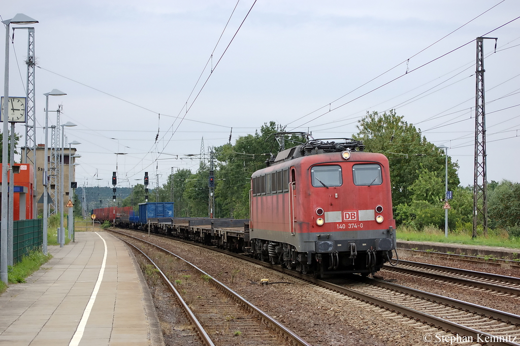 140 374-0 mit gemischten G�terzug in Saarmund. 20.07.2011