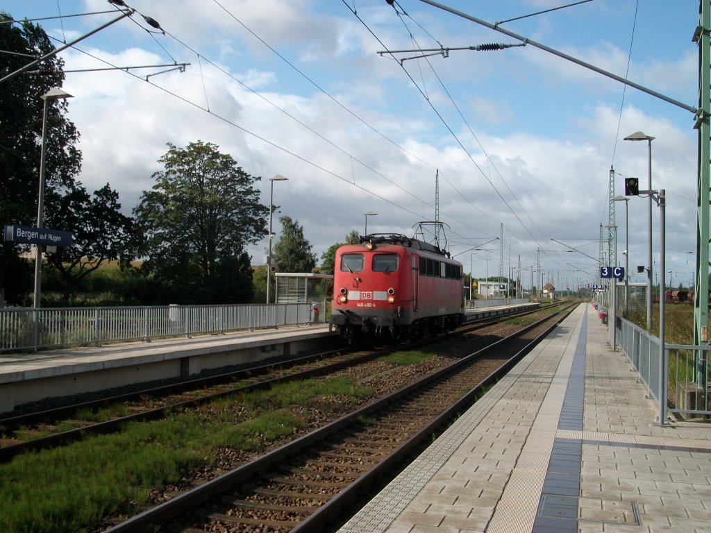 140 490 als Lz nach Mukran am 25.August 2010 bei der Durchfahrt durch Bergen/R�gen.
