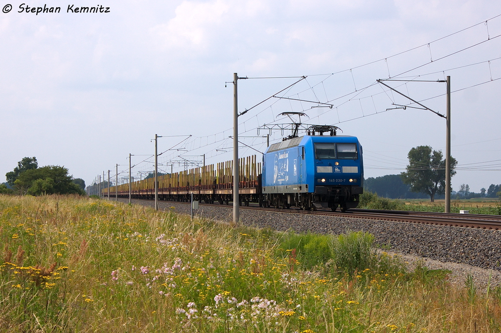 145 030-7 PRESS (145 085-7) mit einem leeren Holzzug in Vietznitz und fuhr in Richtung Nauen weiter. Netten Gru� an den Tf! 23.07.2013