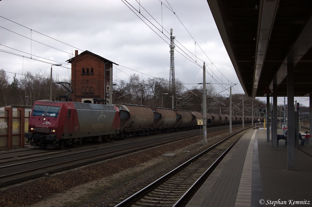 145-CL 002 (145 082-4) ArcelorMittal Eisenh�ttenstadt Transport GmbH mit einem Kesselzug  Kohlenstaub  in Rathenow in Richtung Stendal unterwegs. 11.03.2012