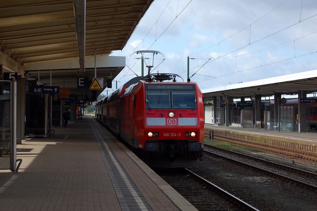 146 124-3 kam als RE 14205 in Braunschweig an und fuhr dann sp�ter wieder als RE 14208 zur�ck nach Bielefeld. 15.09.2010