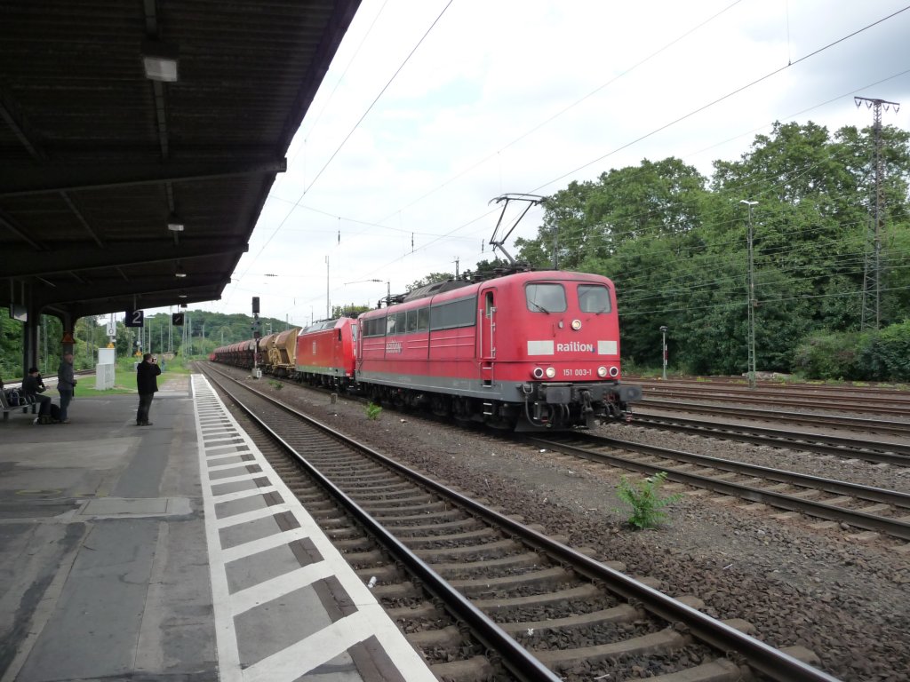 151 003 und eine abgeb�gelte 185er am 08.08.2012 in K�ln-West.
