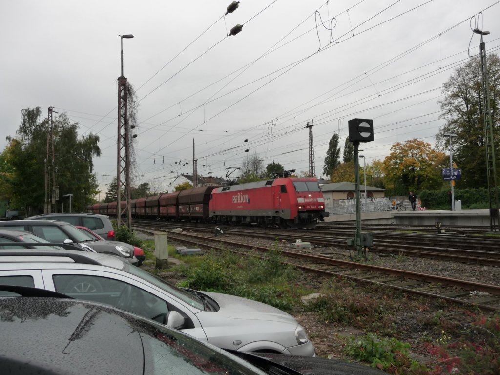 152 054 durchf�hrt am 17.10.2012 den Bahnhof D�sseldorf-Rath.