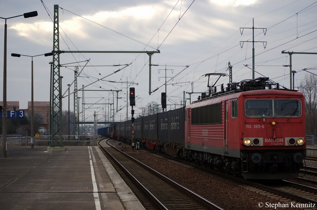 155 065-6 mit einem gemischten GZ in Berlin Schnefeld Flughafen in Richtung Grnauer Kreuz unterwegs. 10.02.2011