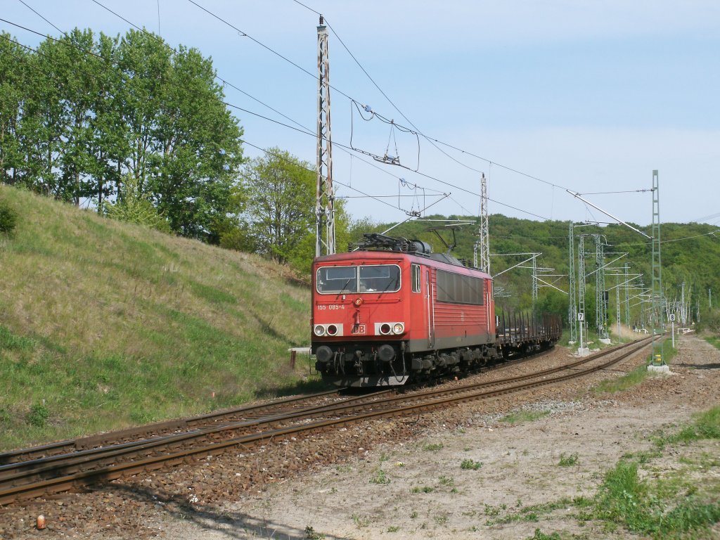 155 085 kam mit leeren R�hrenwagen von Mukran am 11.Mai 2011 in den Bahnhof Lietzow.