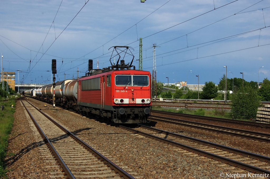 155 245-4 mit gemischten G�terzug in Berlin-Sch�nefeld Flughafen in Richtung Genshagener Heide unterwegs. 19.05.2011