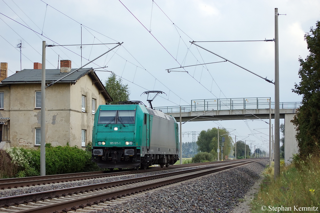 185 611-1 f�r DB Schenker als Lz in Vietznitz Richtung Friesack(Mark) unterwegs. Netten Gru� zur�ck und danke f�r den ohrenbet�ubend Gru� :D 17.09.2011