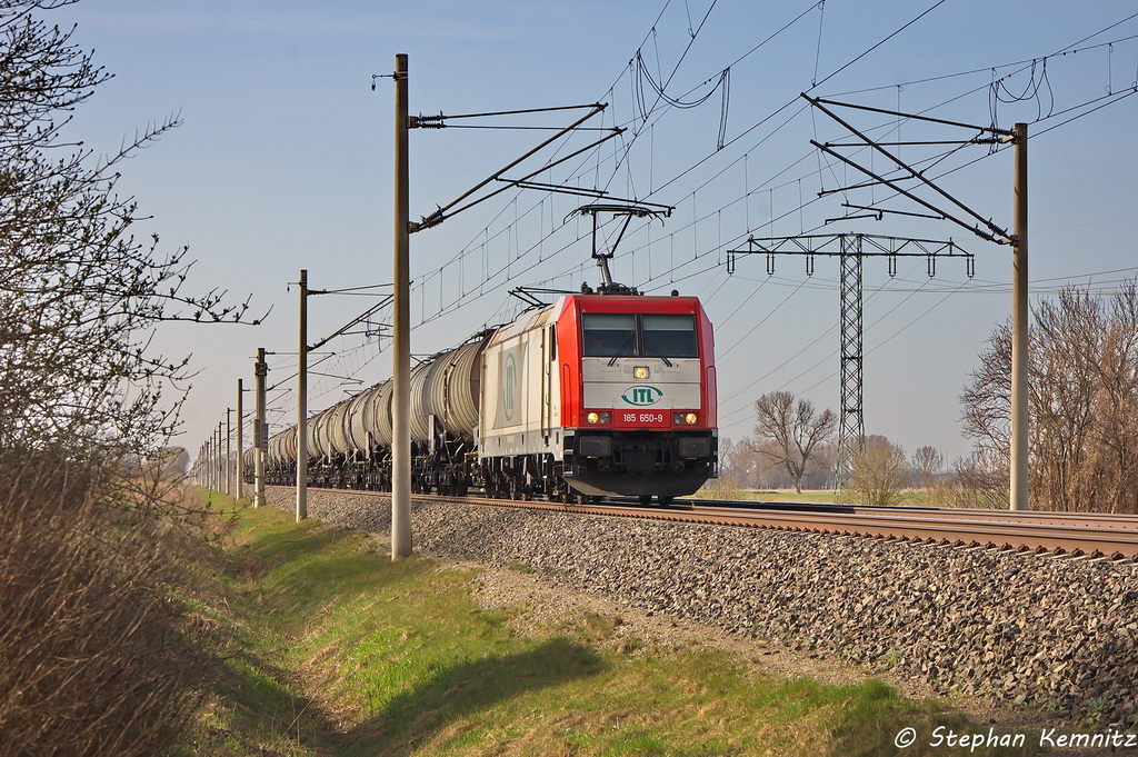 185 650-9 ITL Eisenbahn GmbH mit einem Kesselzug  Umweltgef�hrdender Stoff, fl�ssig  in Vietznitz und fuhr in Richtung Nauen weiter. 20.04.2013