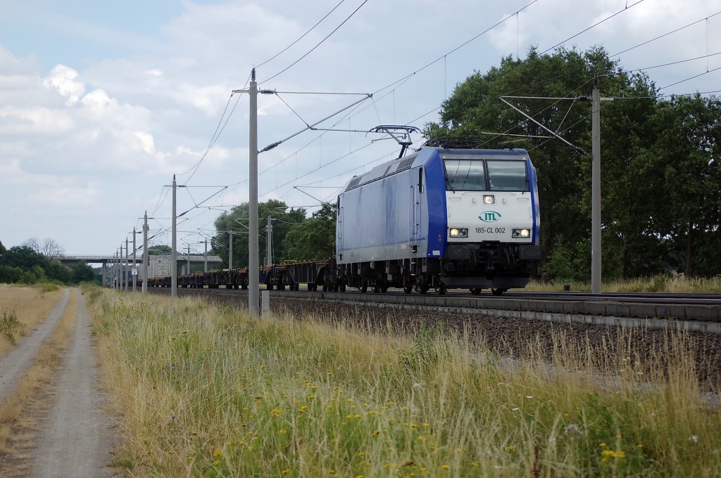 185-CL 002 (185 502-2) im Dienst f�r die ITL mit einem Containerzug zwischen Gro�wudicke und Rathenow in Richtung Stendal. 26.07.2010