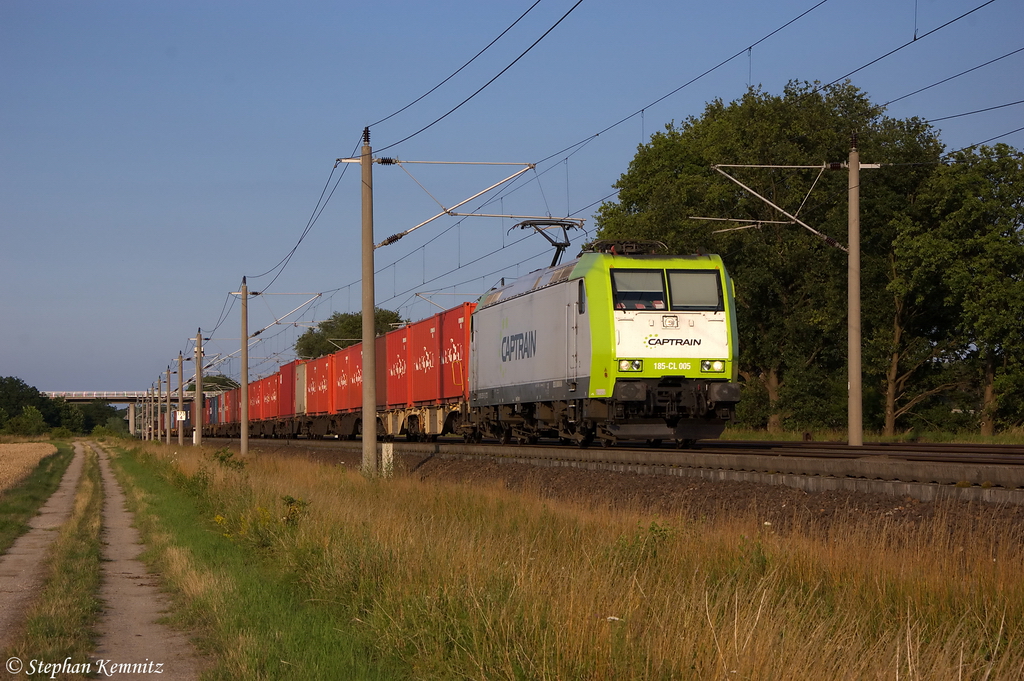 185-CL 005 (185 505-5) Captrain Deutschland GmbH f�r ITL Eisenbahn GmbH mit einem Containerzug bei Rathenow und fuhr in Richtung Stendal weiter. 04.07.2012