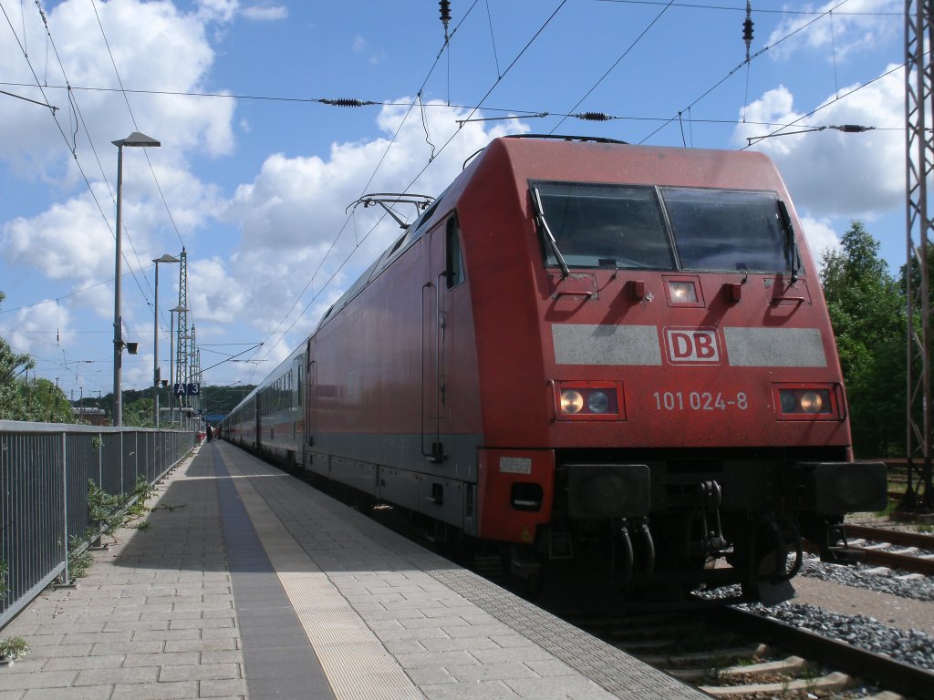 22 km nach Binz erreichte 101 024,am 23.Mai 2011,mit dem IC 2213,nach Stuttgart,Bergen/R�gen.