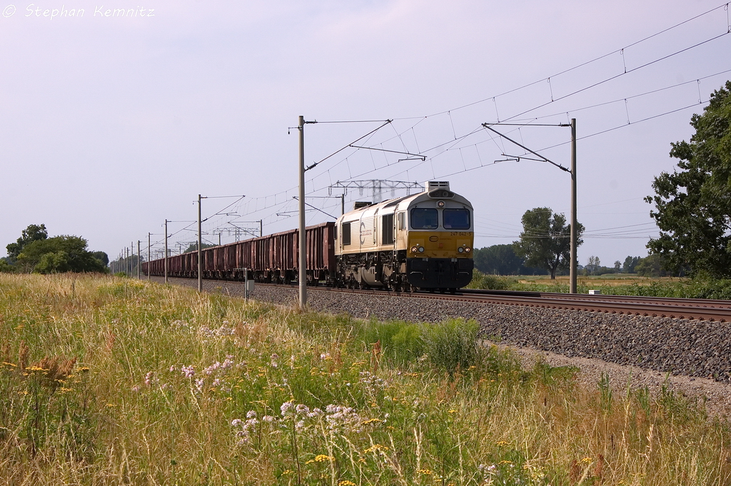 247 042-5 (266 442-3) ECR - Euro Cargo Rail SAS f�r MEG - Mitteldeutsche Eisenbahn GmbH mit einem MEG E-Wagen Ganzzug in Vietznitz und fuhr in Richtung Nauen weiter. 24.07.2013