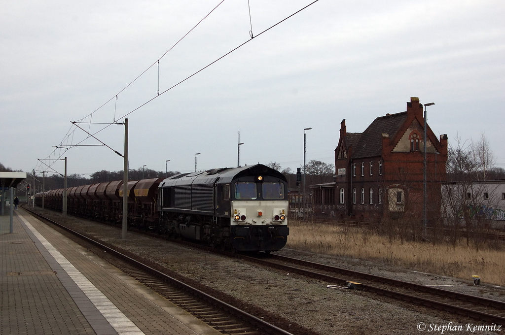 266 114-8 MRCE Dispolok GmbH f�r ODIN Logistics AG mit einem Fcs Ganzzug in Rathenow in Richtung Stendal unterwegs. 09.03.2012