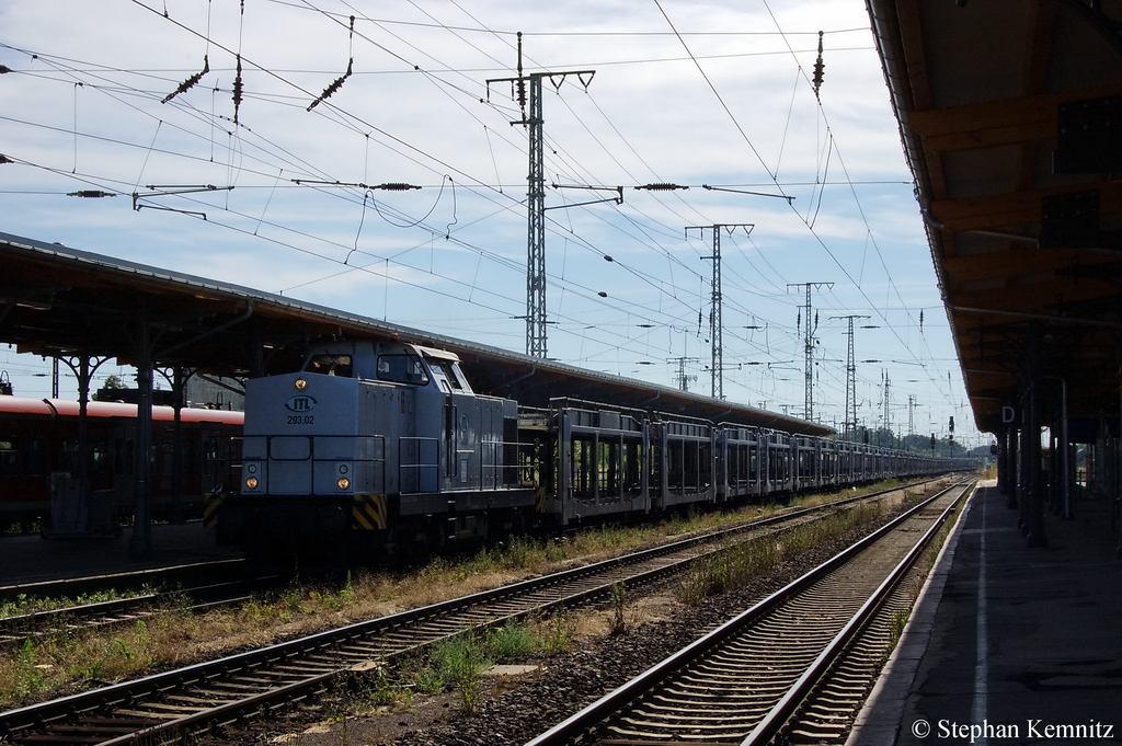 293.02 (293 513-8) mit leeren Autotransportzug der BLG Logistik durch Stendal und fuhr in Richtung Tangerh�tte weiter. 28.06.2011 