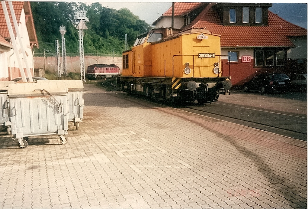298 084 im damaligen F�hrhafen Sassnitz.