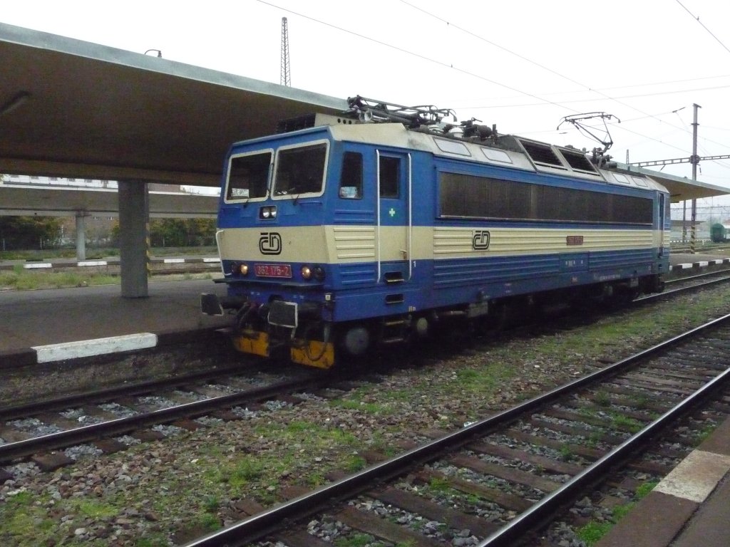 362 175 rangiert am 31.10.2011 in Praha-Smichov.