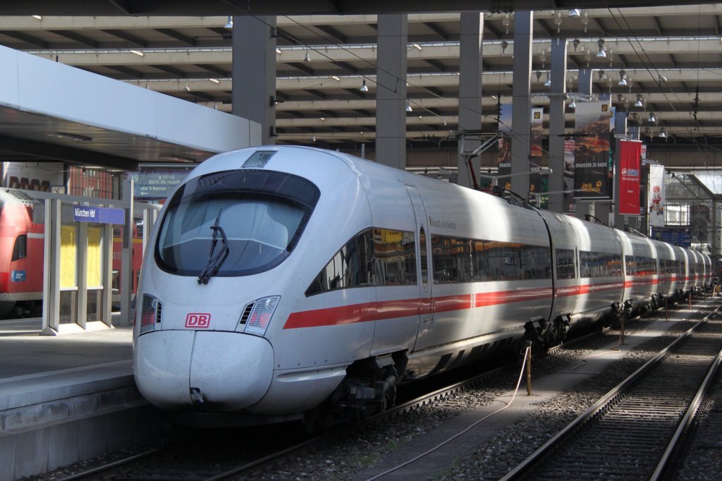 411 501-0 als ICE 1606 von Mnchen Hbf nach Warnemnde kurz vor der Ausfahrt im Hbf Mnchen am 02.04.2012