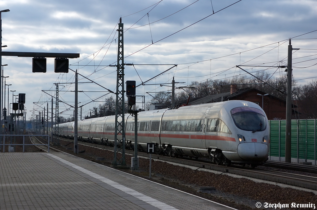 411 581-2  Horb am Neckar  als ICE 1539 von K�ln Hbf nach Berlin Ostbahnhof & 411 082-1  Mainz  als ICE 1549 von D�sseldorf Hbf nach Berlin Ostbahnhof in Rathenow. 22.02.2012