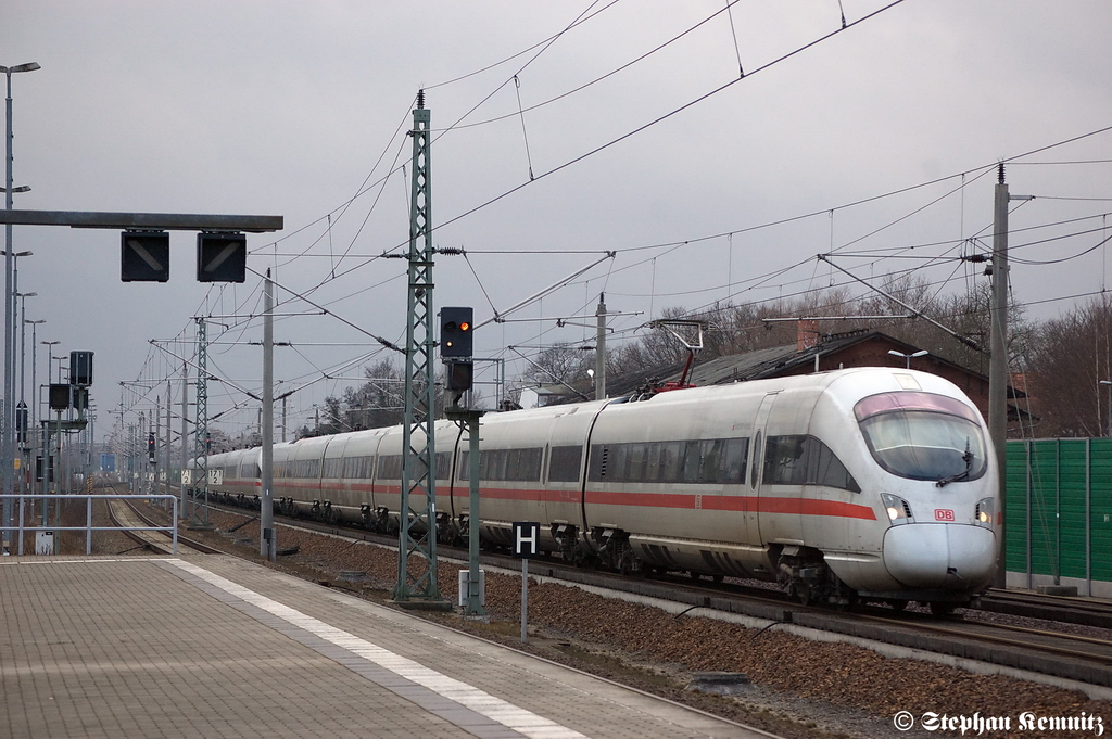 411 581-2  Horb am Neckar  als ICE 1539 von K�ln Hbf nach Berlin Ostbahnhof & 411 577-0  Rathenow  als ICE 1549 von D�sseldorf Hbf nach Berlin Ostbahnhof in Rathenow. Damit ist 411 077/577 mal wieder in seiner Heimat :D 24.02.2012