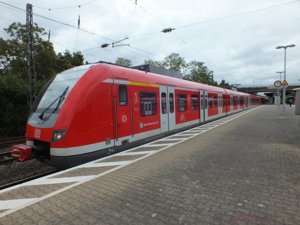 422 024 steht am 3.6.13 in Angermund.
S1 -> Dortmund Hauptbahnhof