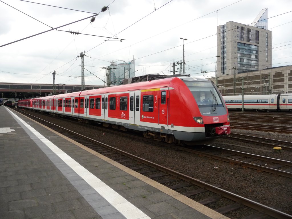 422 049 verl�sst am 03.05.2012 D�sseldorf Hauptbahnhof.
S1 -> Solingen Hauptbahnhof