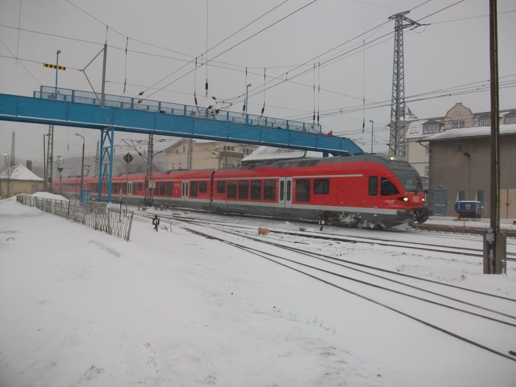 429 027 als RE Binz-Stralsund am 02.Dezember 2010 bei der Einfahrt in Bergen/R�gen.