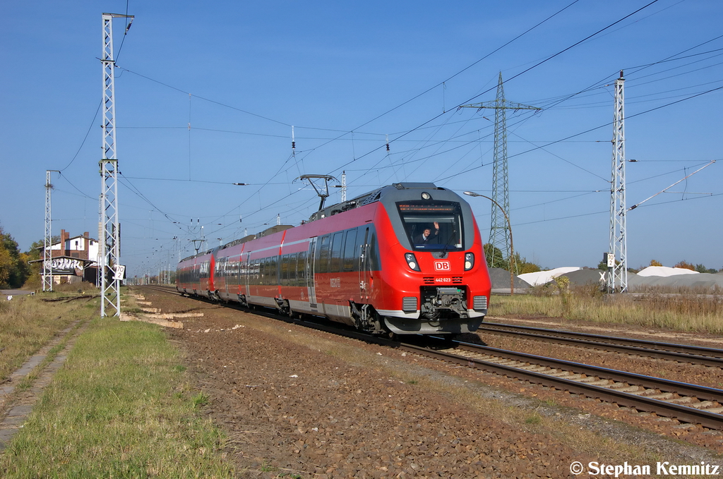 442 123/623 & 442 119/619  Potsdam Park Sanssouci  als RB21 (RB 18669) von Wustermark nach Potsdam Griebnitzsee in Satzkorn. Sehr netten Gru� an den Tf! 19.10.2012