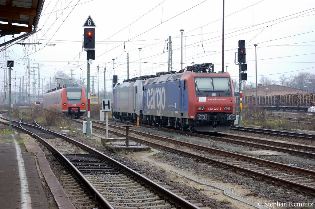 482 020-5 der SBB Cargo, 186 108 von Railpool momentan in Dienst f�r Raildox und die 425 006-4 stehen in Stendal und warten auf neue Aufgaben. 20.11.2010