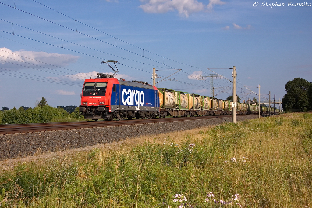 482 039-5 SBB Cargo f�r LOCON LOGISTIK & CONSULTING AG mit dem KLV  H&S Foodtrans  in Vietznitz und fuhr in Richtung Wittenberge weiter. 18.07.2013