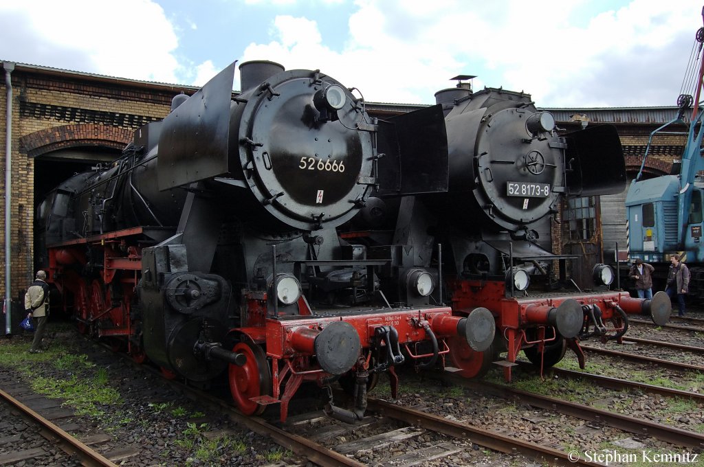 52 6666 und 52 8173-8 stehen beim Frhlingsfest 2011 im BW Berlin Schneweide. 16.04.2011 