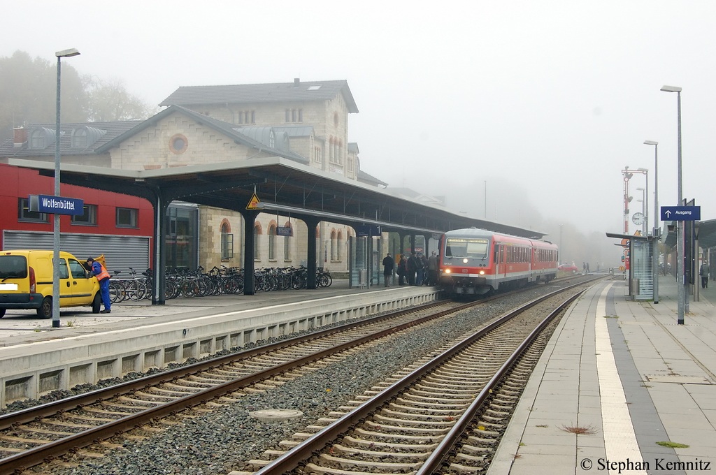 628/928 548 als RB (RB 14275) von Goslar nach Braunschweig Hbf in Wolfenb�ttel. 01.11.2011