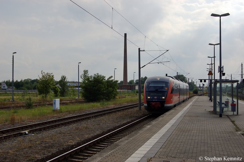642 203/703 f�hrt als RB13 (RB 17975) aus Stendal gerade in Rathenow ein. 20.06.2011