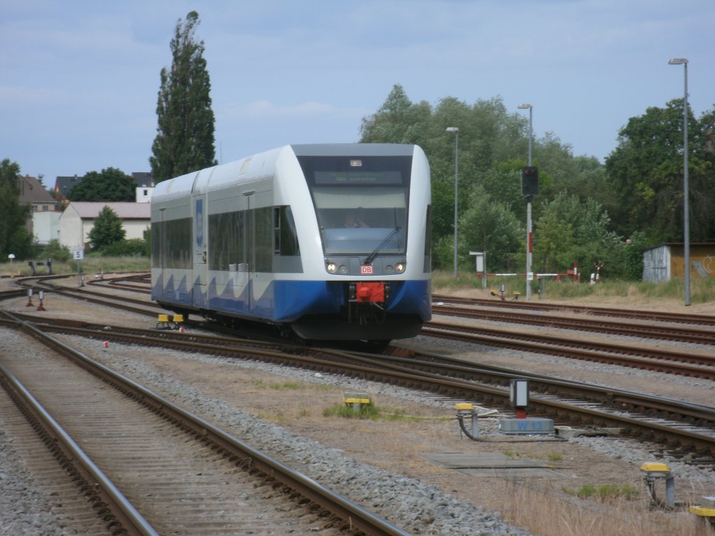 646 106-5 hat,am 23.Juni 2012,wieder das Festland erreicht und fuhr in den Zielbahnhof Wolgast ein.